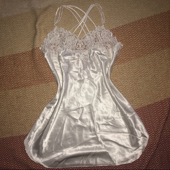 Vintage Beaded Lace Creamy Ivory White Bridal Slip - Picture 2 of 4